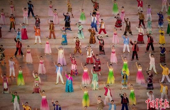 �ڵ���˫ܰ�н���ɽ��ˮ���������̬