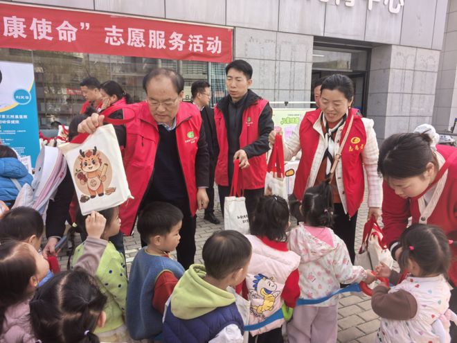 ���ϣ���չ�������׷澫�� ���н���ʹ����־Ը����